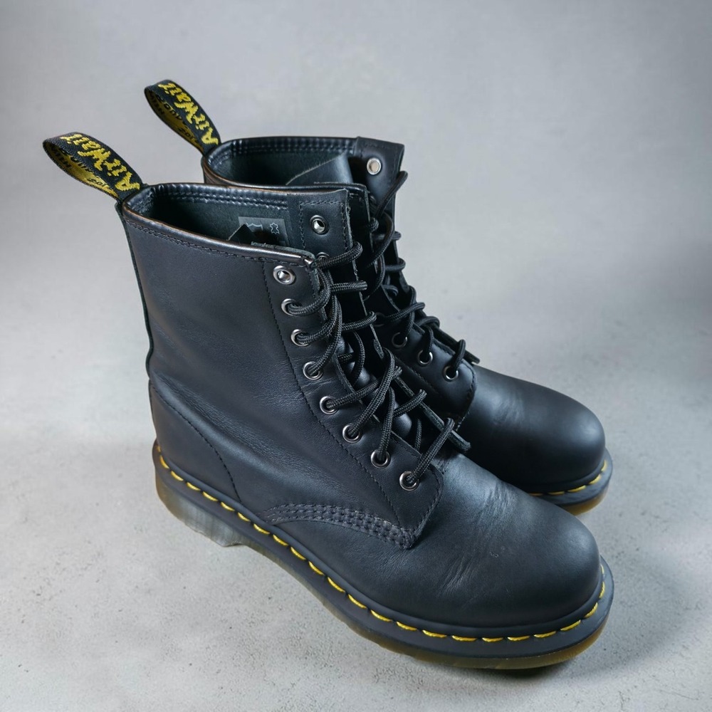 Women's Dr MARTEN Airwair 1460 Combat Boots Size US 8 Black Leather *Worn Once.